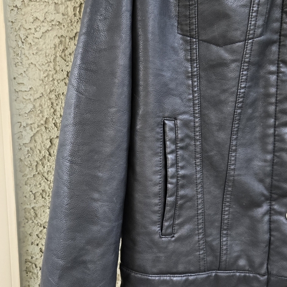 Levis Faux Leather Sherpa Lined Jacket - Picture 3 of 13